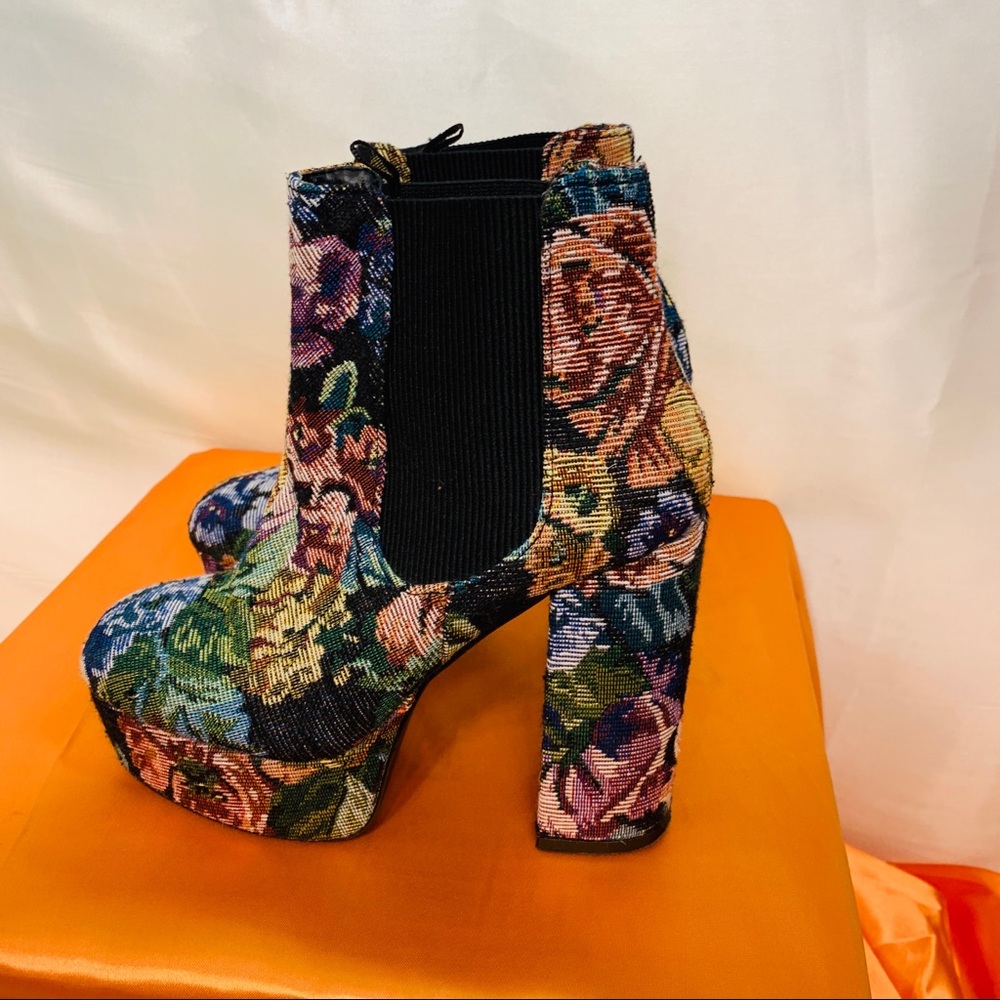 Tapestry platforms